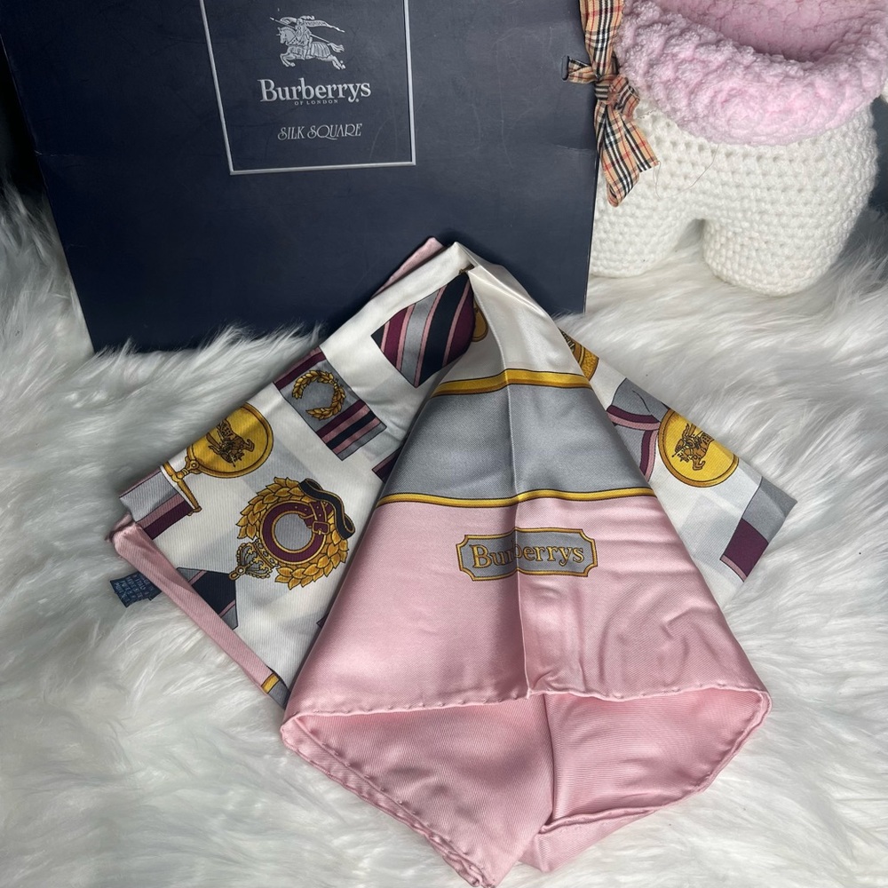 ❌SOLD❌Burberry Square Silk Scarf Pink